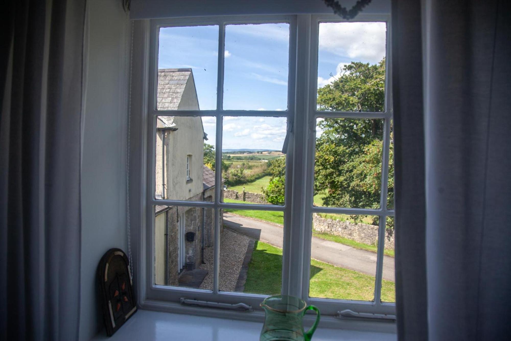 Clemenstone House B&B Cowbridge Bagian luar foto